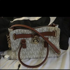 Michael Kors purse. Only worn out twice.